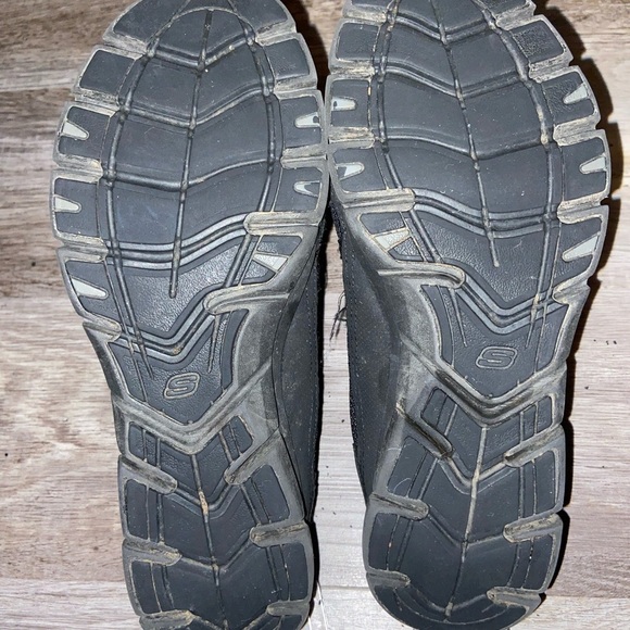 WOMEN'S Skechers size 7.5 black
(K) - Picture 7 of 7